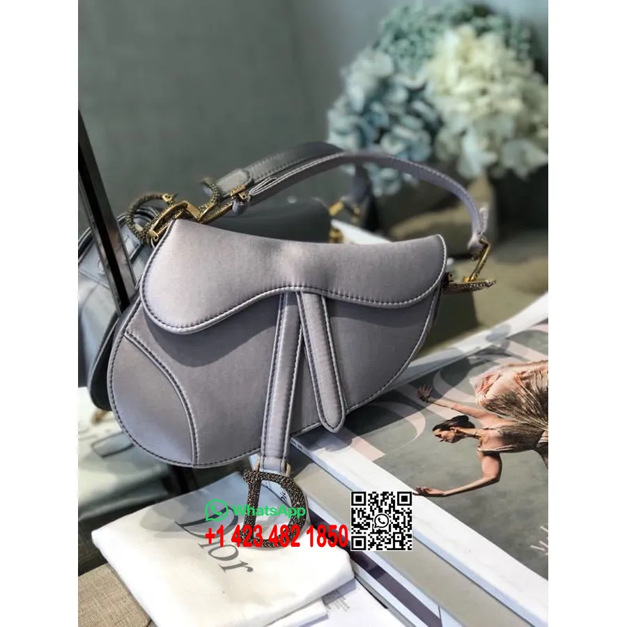 Christian Dior Sadelväska I Satin Med Kristallstrass 20cm Vår/sommar 2020 Kollektion, Silver