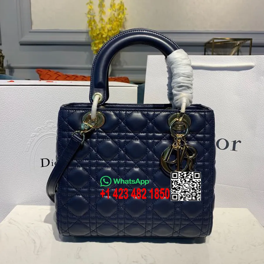 Сумка Christian Dior Lady Dior 24 см с золотой фурнитурой из кожи ягненка, коллекция весна/лето 2020, темно-синий