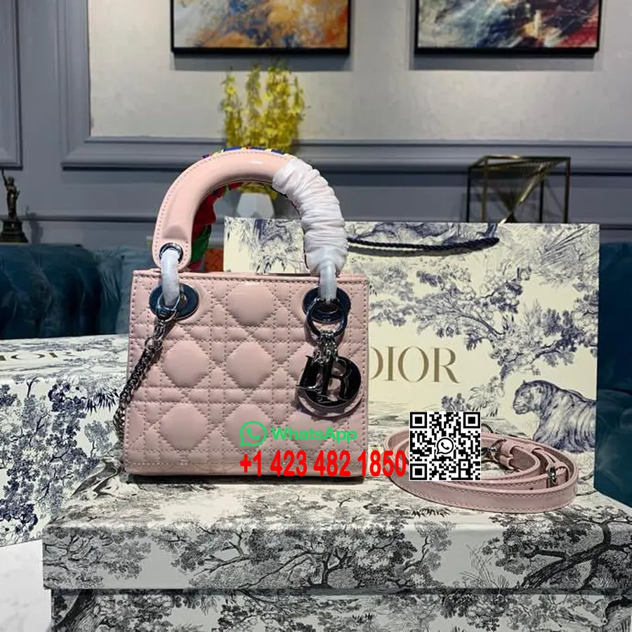 Christian Dior Mini Lady Dior Сумка 18см с цепочкой серебряная фурнитура из лакированной кожи, коллекция весна/лето 2020, светло