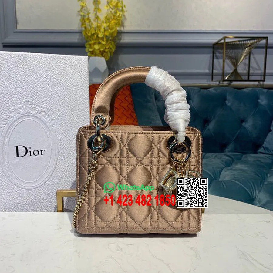 Taška Christian Dior Lady Dior 18 Cm S Retiazkou A Kryštálmi Zlaté Kovanie Saténová Kolekcia Jar/leto 2019, šampanské