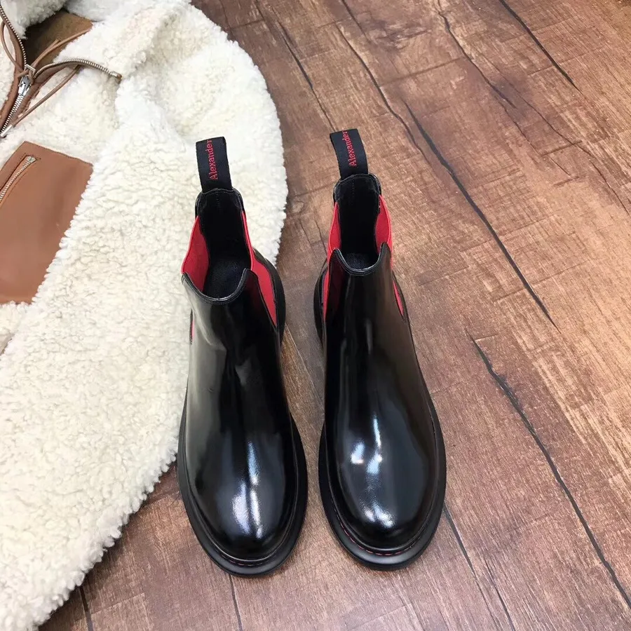 Alexander Mcqueen Colorblock Chelsea Boots Kalvskinn Läder Höst/vinter 2019 Kollektion, Svart/röd